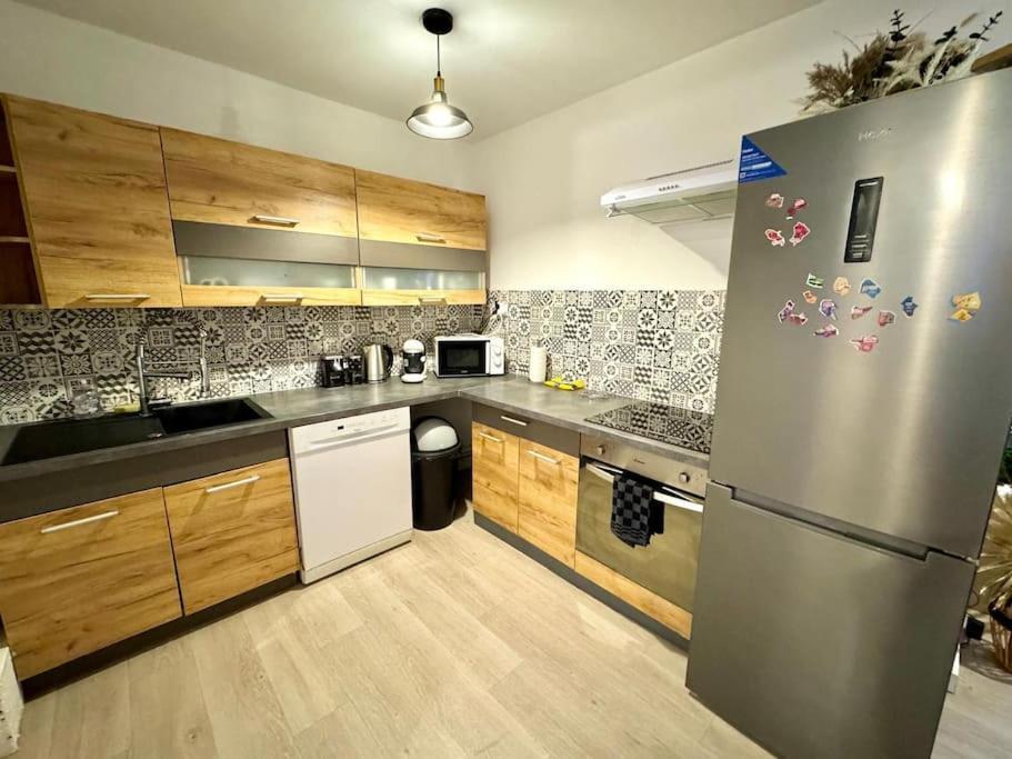 Confortable T4 Equipe A - 200m Metro Appartement