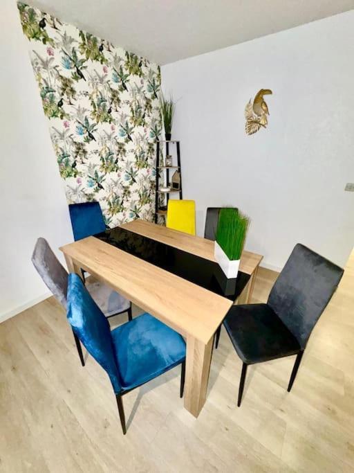 Confortable T4 Equipe A - 200m Metro Appartement *
